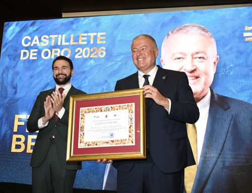 El Festival Internacional del Cante de las Minas entrega el primer ‘Castillete de Oro’ de su 65º edición al senador Francisco Bernabé